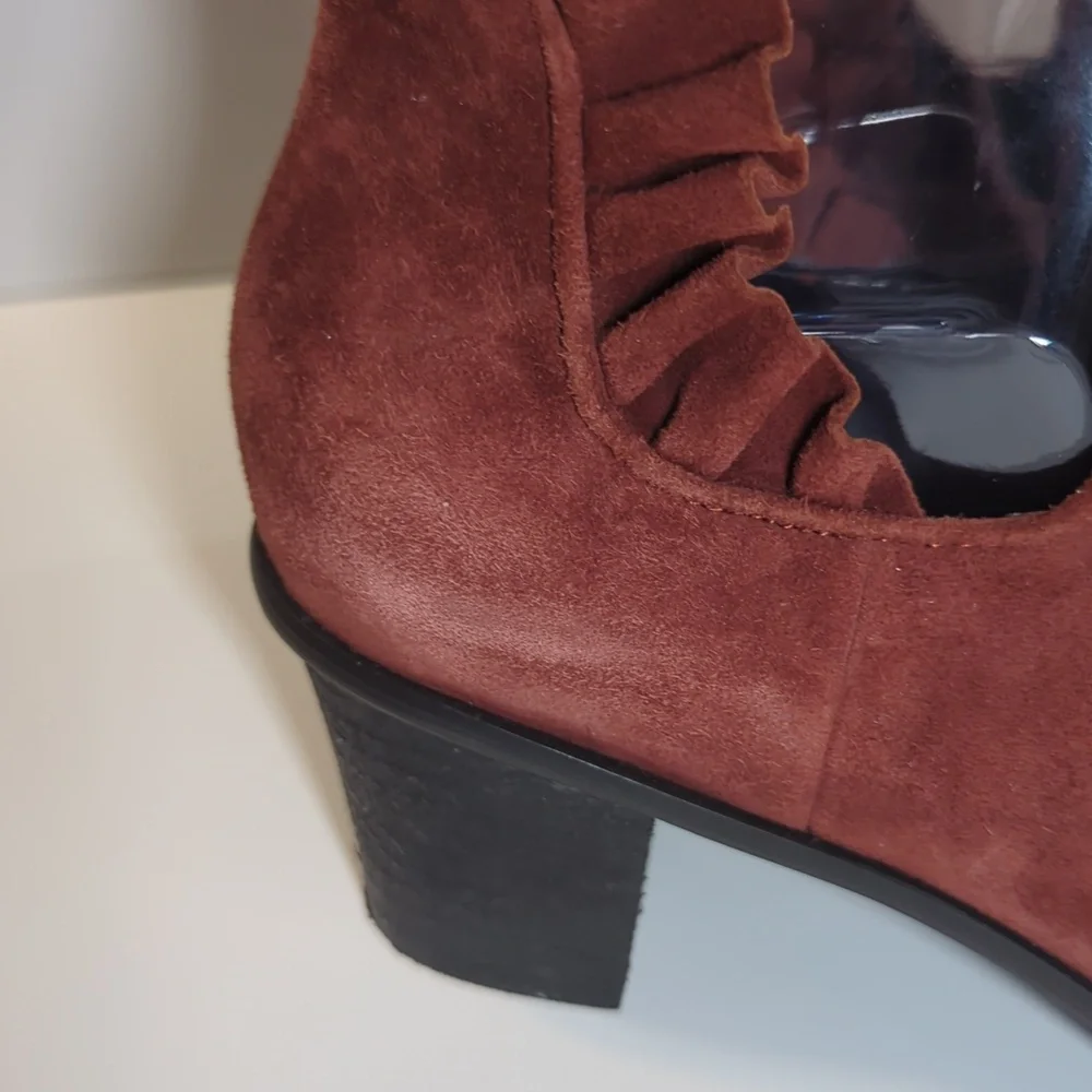 Lori Goldstein Sydney Ruffle Detail Ankle Booties Size 8